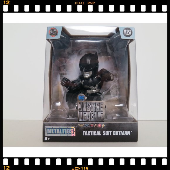 M257~DC~Justice~League~Tactical~Suit~Batman~ - Picture 1 of 5